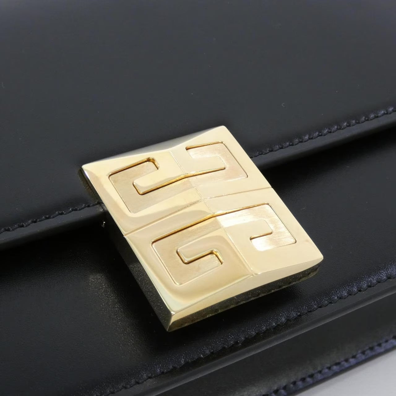 【新品】ジバンシー 4G スモール チェーン バッグ BB50HEB15T ショルダーバッグ